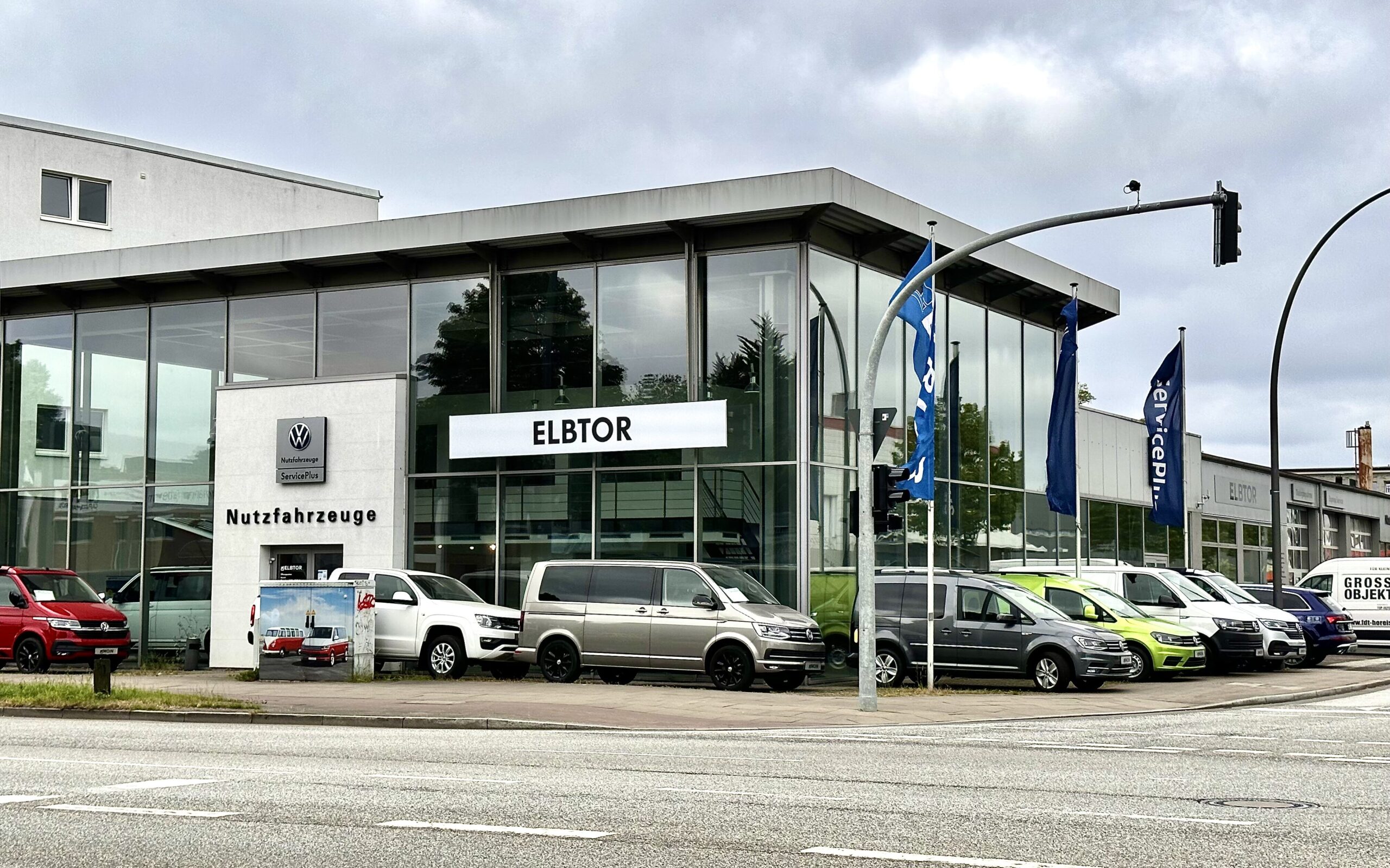 Hier kannst du als Gebrauchtwagenverkäufer/in arbeiten. ELBTOR mobile Wandsbek
Am Stadtrand 29, 22047 Hamburg
